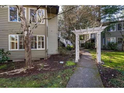 5057 Foothills Dr #H, Lake Oswego, OR 97034