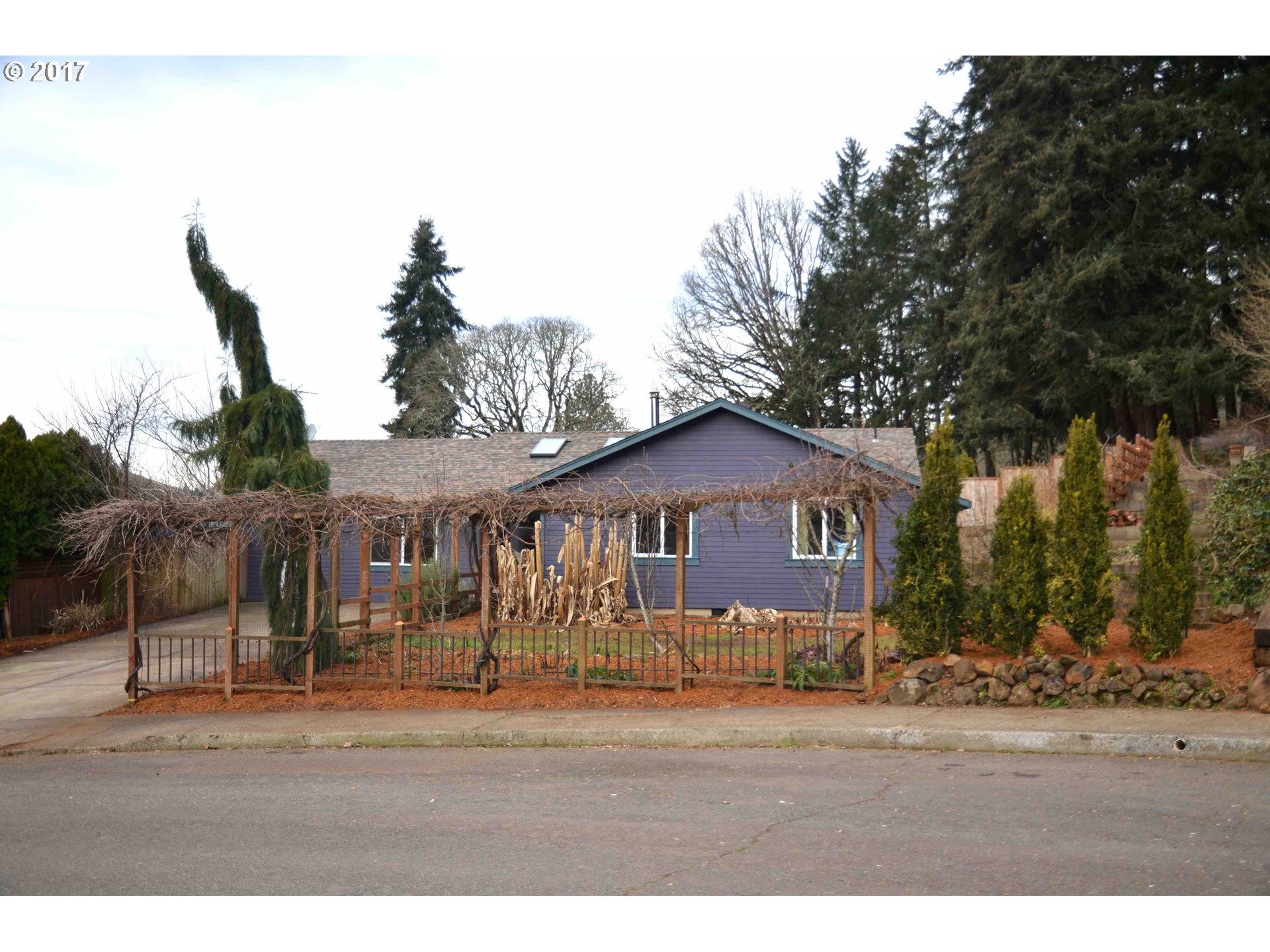 229 Silver Loop, Silverton, OR 97381 photo 1