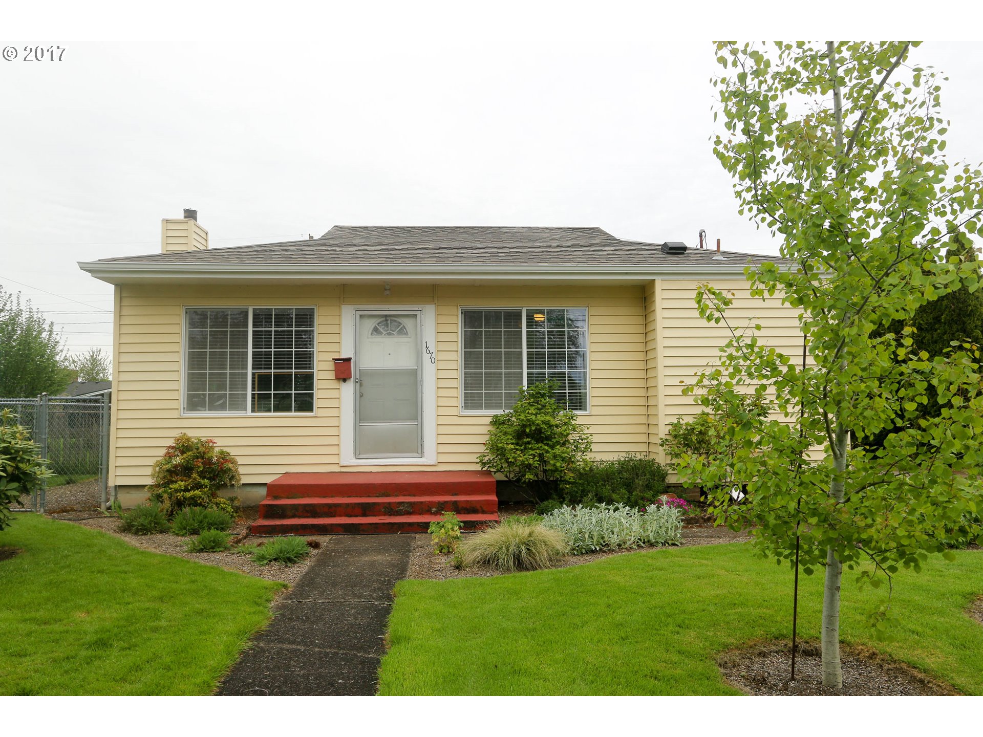 1670 E St, Springfield, OR 97477 photo 1