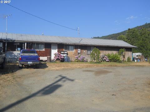 712 E St, Riddle, OR 97469 photo 1