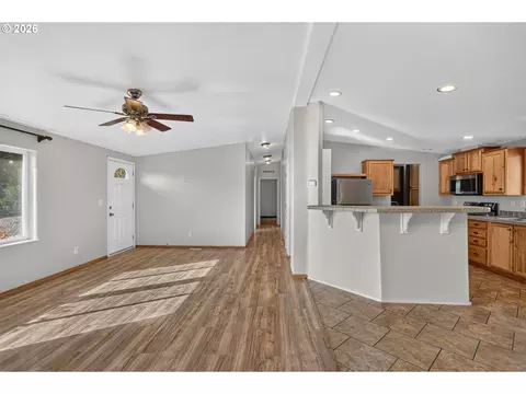 Living - 402 Jefferson St, Moro, OR 97039 photo 3 of 3