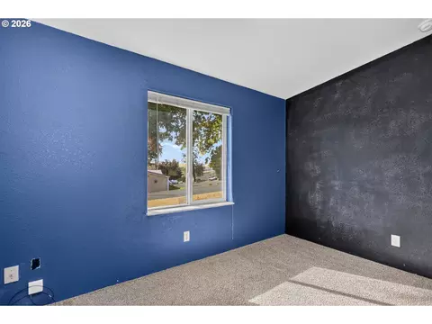 Bedroom - 402 Jefferson St, Moro, OR 97039 photo 2 of 8