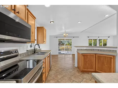 Kitchen - 402 Jefferson St, Moro, OR 97039 photo 4 of 4