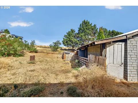 Exterior - 402 Jefferson St, Moro, OR 97039 photo 3 of 16