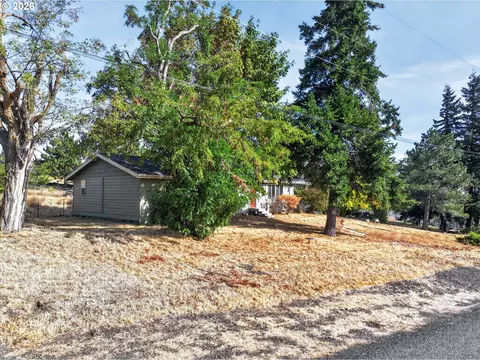 Exterior - 402 Jefferson St, Moro, OR 97039 photo 13 of 16