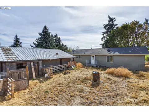 Exterior - 402 Jefferson St, Moro, OR 97039 photo 7 of 16