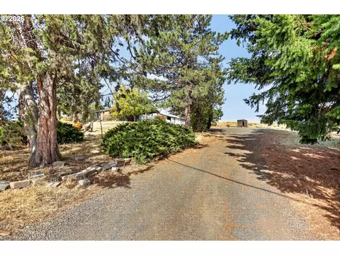 Exterior - 402 Jefferson St, Moro, OR 97039 photo 11 of 16