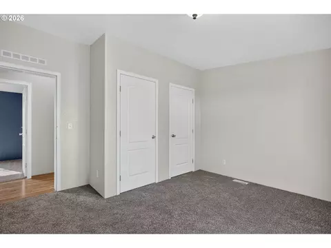 Bedroom - 402 Jefferson St, Moro, OR 97039 photo 5 of 8