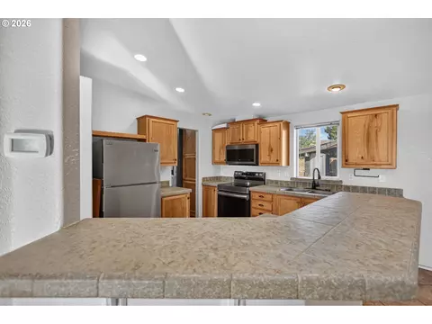 Kitchen - 402 Jefferson St, Moro, OR 97039 photo 1 of 4