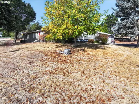 Exterior - 402 Jefferson St, Moro, OR 97039 photo 16 of 16