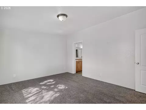 Bedroom - 402 Jefferson St, Moro, OR 97039 photo 6 of 8