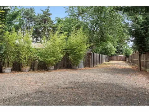 Exterior - 2867 Maesner St, Eugene, OR 97404 photo 10 of 12
