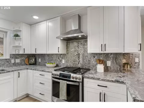 Kitchen - 2867 Maesner St, Eugene, OR 97404 photo 3 of 6