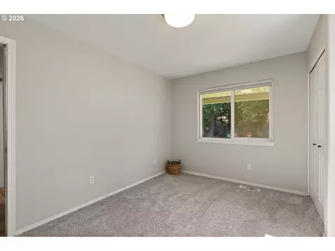 Bedroom - 2867 Maesner St, Eugene, OR 97404 photo 4 of 8