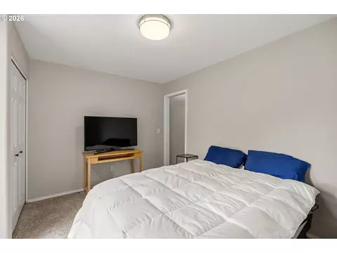 Bedroom - 2867 Maesner St, Eugene, OR 97404 photo 4 of 6