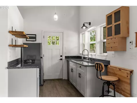 Kitchen - 2867 Maesner St, Eugene, OR 97404 photo 6 of 8