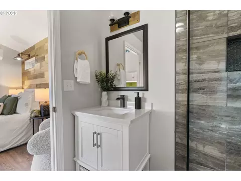 Bath - 2867 Maesner St, Eugene, OR 97404 photo 6 of 6
