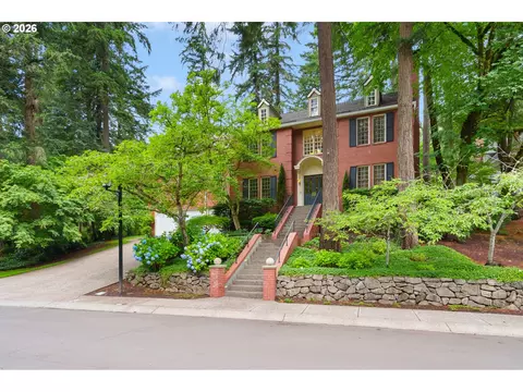 15451 Village Dr, Lake Oswego, OR 97034