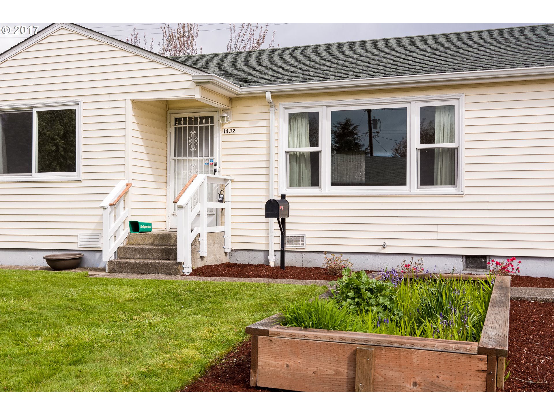 1432 Modoc St, Springfield, OR 97477 photo 1