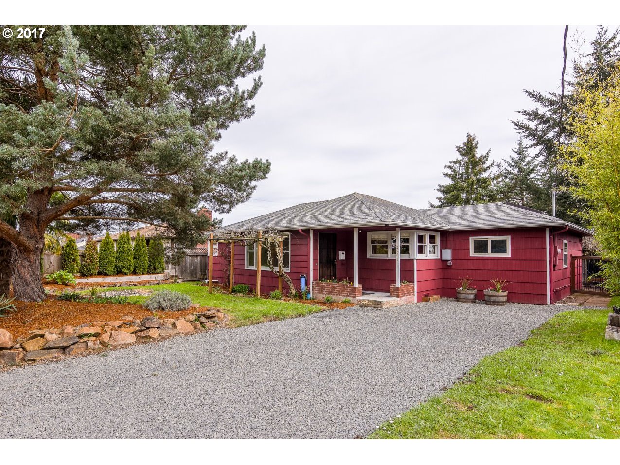 2945 Oak St, Eugene, OR 97405 photo 1