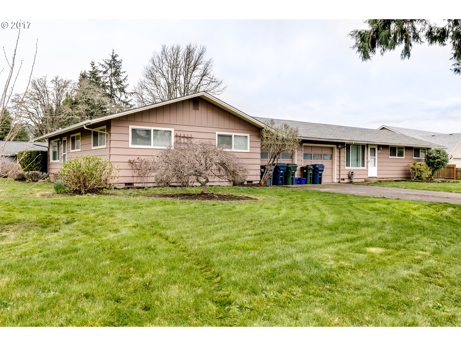 2355 Corral Dr, Springfield, OR 97477 photo 1