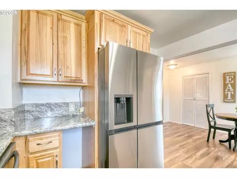 Kitchen - 1023 SW 30th St, Pendleton, OR 97801 photo 4 of 4