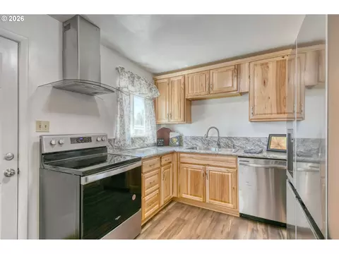 Kitchen - 1023 SW 30th St, Pendleton, OR 97801 photo 1 of 4