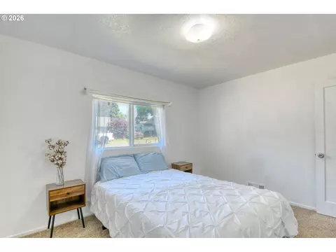 Bedroom - 1023 SW 30th St, Pendleton, OR 97801 photo 2 of 7