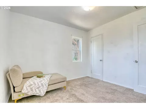 Bedroom - 1023 SW 30th St, Pendleton, OR 97801 photo 5 of 7
