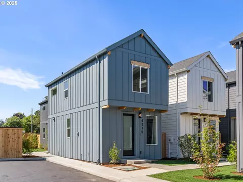 4370 NE Going St #12, Portland, OR 97218