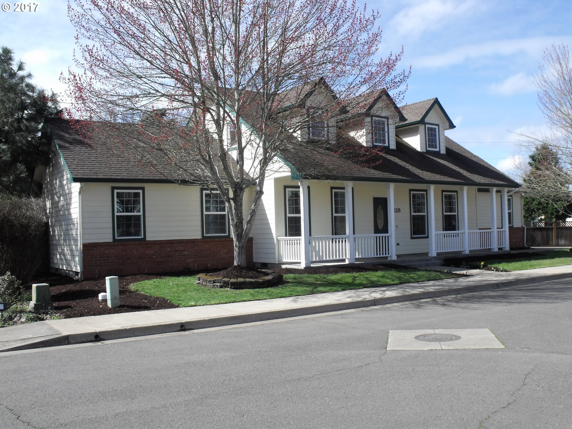 526 Walnut Pl, Springfield, OR 97477 photo 1