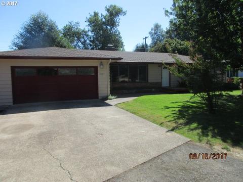 3669 Sanders St, Eugene, OR 97404 photo 1