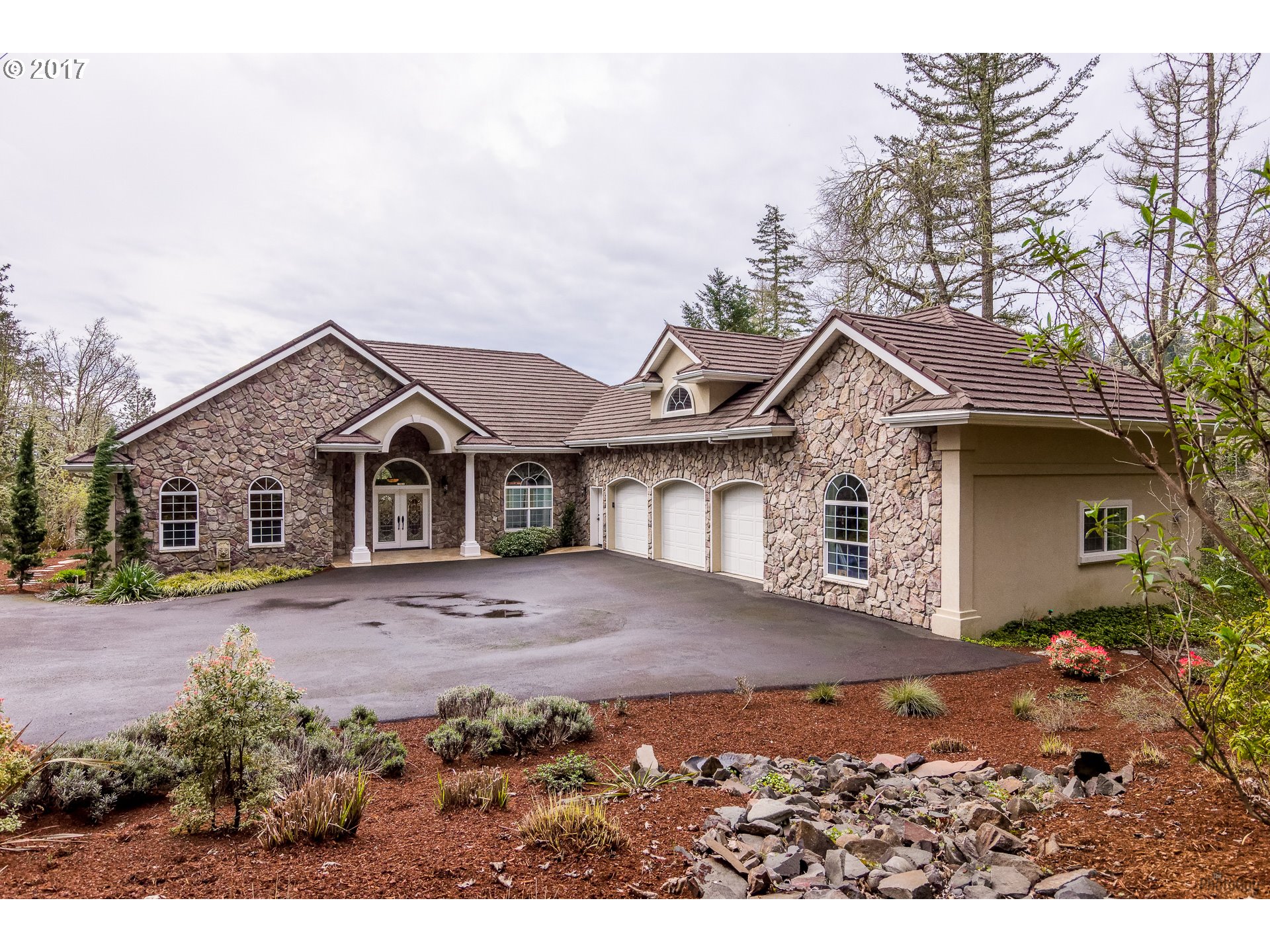 32825 Kestrel Ln, Eugene, OR 97405 photo 1