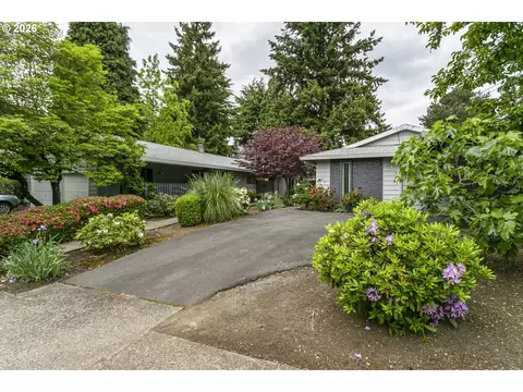 2933 NEverett St, Portland, OR 97232