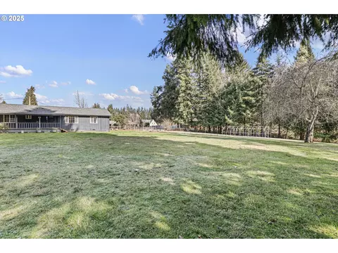 32121 Nichols Ln, Cottage Grove, OR 97424