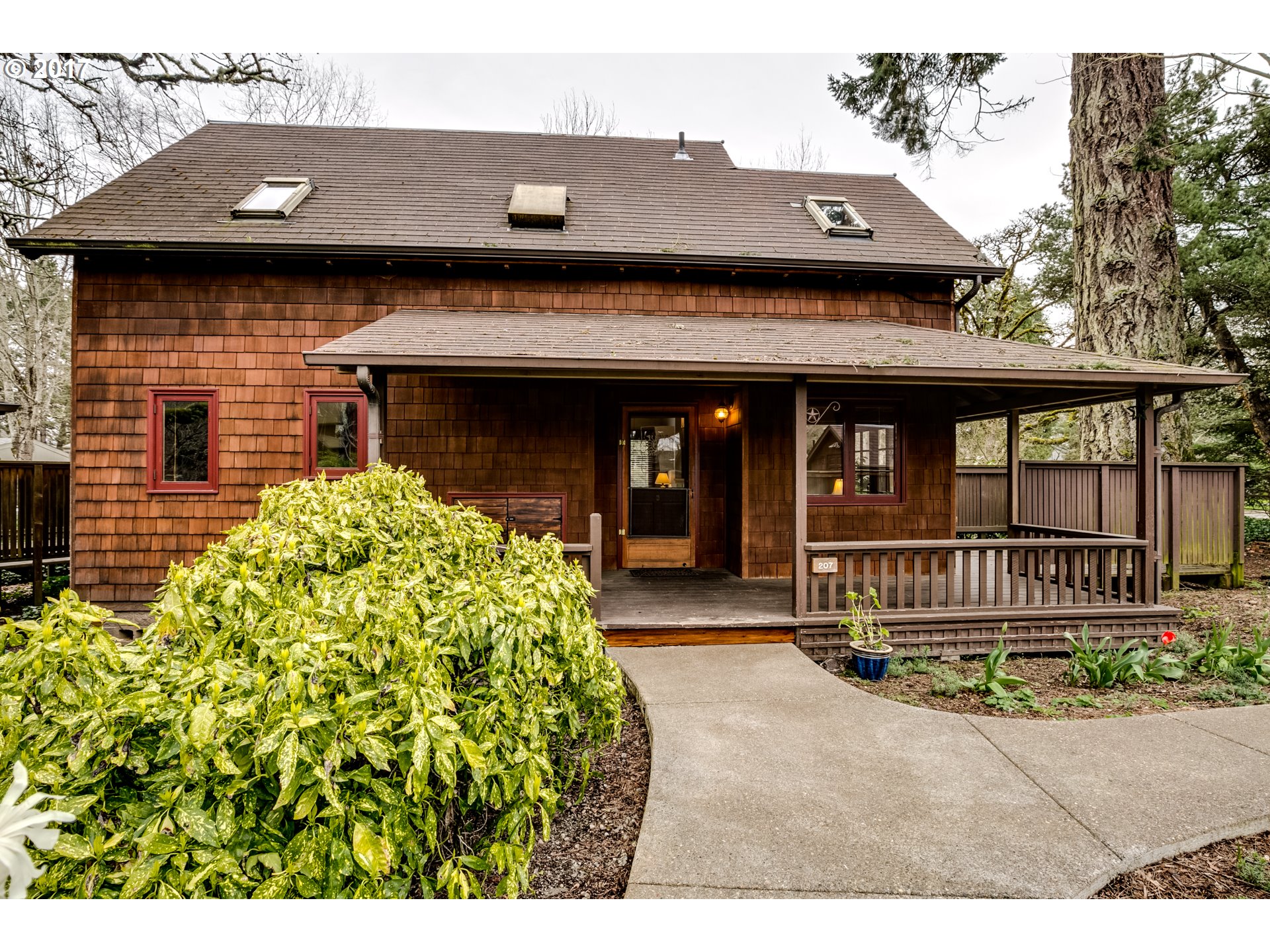 207 Spyglass Dr, Eugene, OR 97401 photo 1
