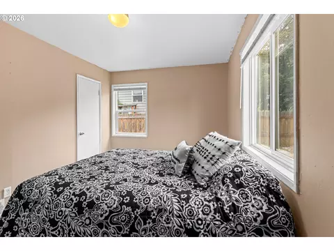 Bedroom - 3009 SW Isaac Ave, Pendleton, OR 97801 photo 2 of 3