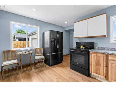Kitchen - 3009 SW Isaac Ave, Pendleton, OR 97801 photo 4 of 4