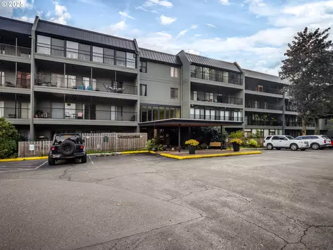 45 Eagle Crest Dr #206, Lake Oswego, OR 97035