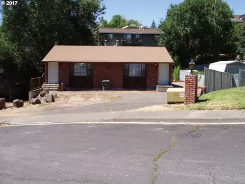 701 NW 3rd Dr, Pendleton, OR 97801 photo 1
