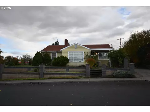1300 View Ct, The Dalles, OR 97058