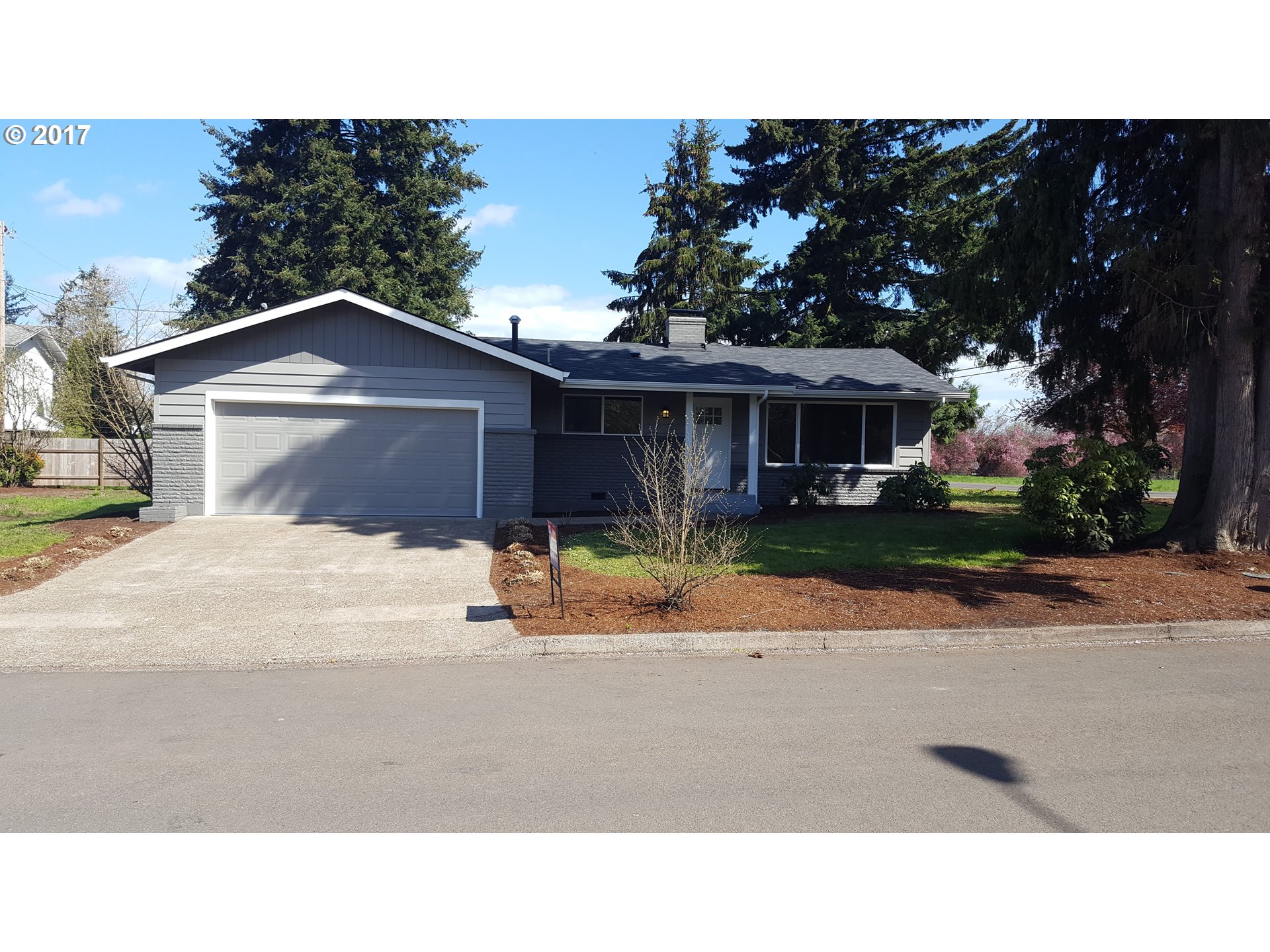3911 Andover St, Eugene, OR 97404 photo 1