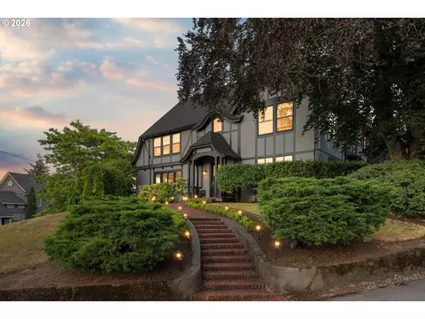 2804 NW Cumberland Rd, Portland, OR 97210