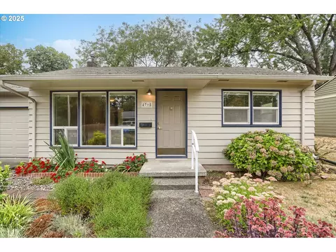 4795 SW Beech Dr, Beaverton, OR 97005