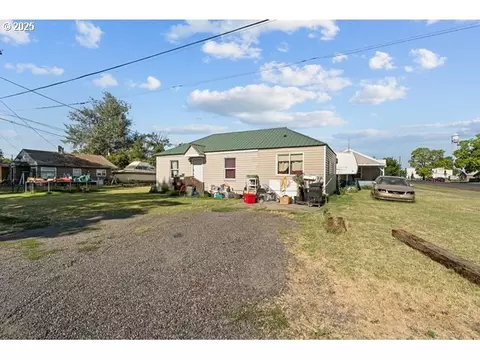 105 S Earl Ct, Stanfield, OR 97875