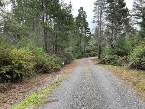 58821 Chanterelle Dr, Bandon, OR 97411
