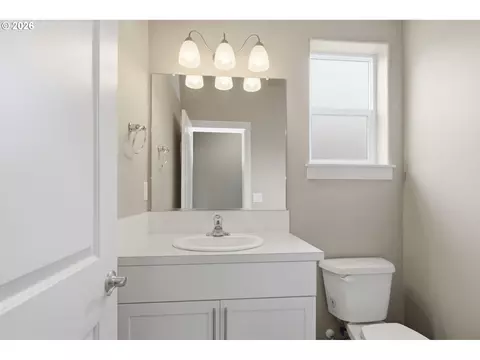 Bath - 1285 Tirion Ave, Eugene, OR 97404 photo 1 of 4