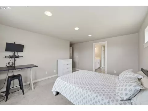 Bedroom - 1285 Tirion Ave, Eugene, OR 97404 photo 2 of 4