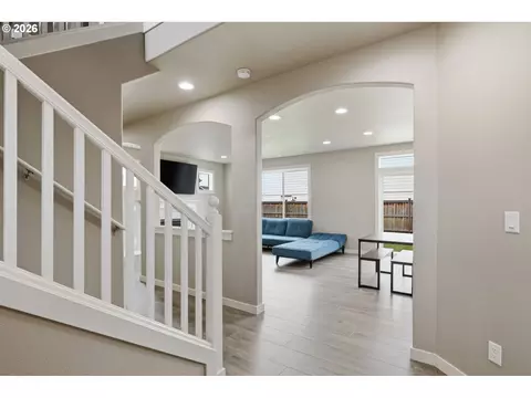Entry Way - 1285 Tirion Ave, Eugene, OR 97404 photo 1 of 4