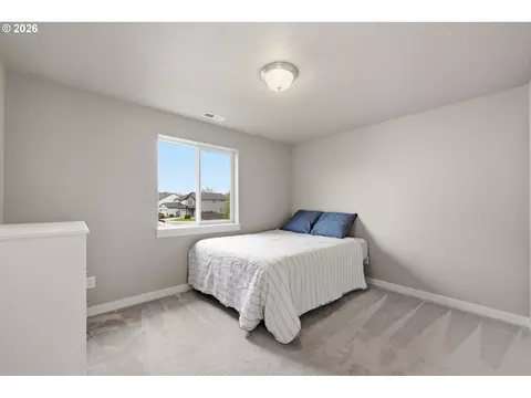 Bedroom - 1285 Tirion Ave, Eugene, OR 97404 photo 4 of 4